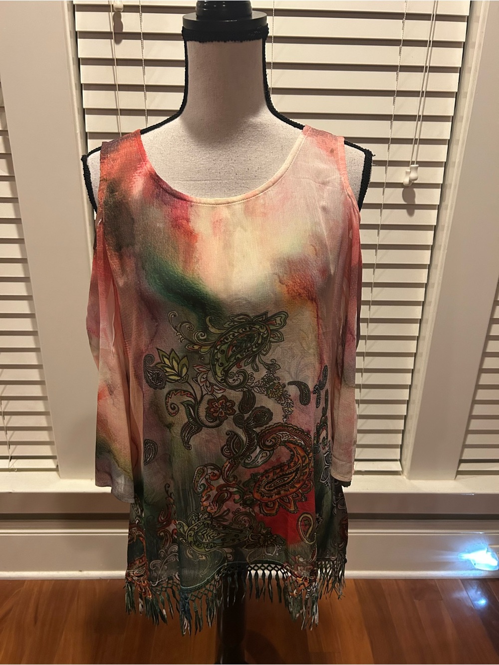 GORGEOUS Mushbaby Sienna Rose Top / XL / multi colors / peek a boo sleeves